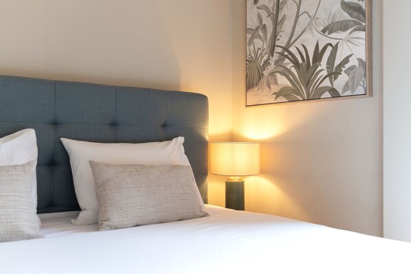 2 室のベッドルーム、デスク、アイロン / アイロン台、WiFi (無料)