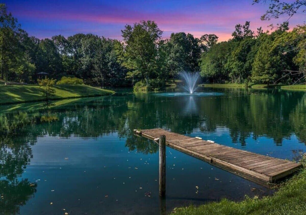 Charming Cabin near Ark Encounter with Loft, Dry Ridge, KY Vacation Rental Cabin ByOwner