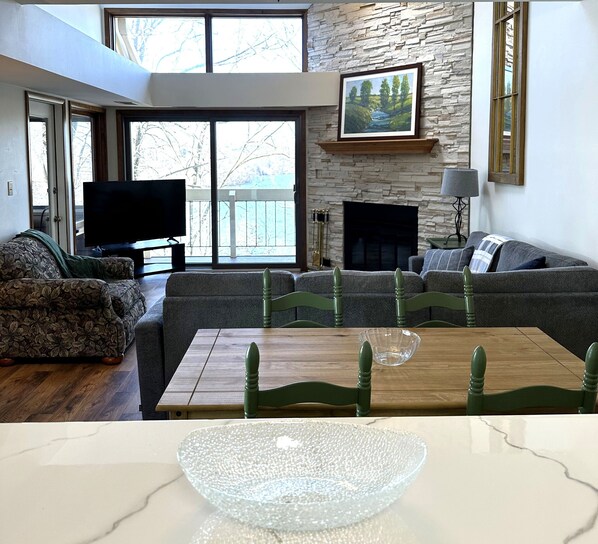 Smart TV, fireplace, ping pong