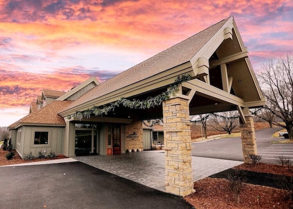 Exterior - Fabulous Lake Links Loft with 2-bedrooms in picturesque Galena (Galena)