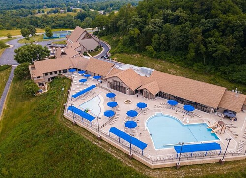 Fabulous Lake Links Loft with 2-bedrooms in picturesque Galena 