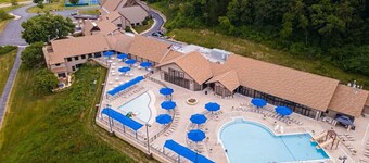 Fabulous Lake Links Loft with 2-bedrooms in picturesque Galena 