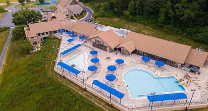 Fabulous Lake Links Loft with 2-bedrooms in picturesque Galena