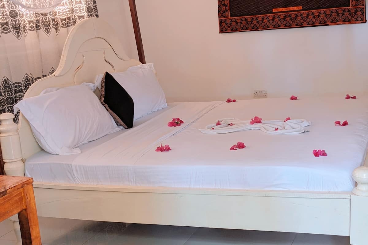 Double Room | In-room safe, soundproofing, iron/ironing board, free WiFi