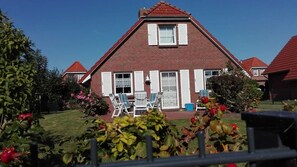 Terrace/patio - Freistehendes Ferienhaus für 6 Personen, Haustiere Sind Willkommen (Nessmersiel)