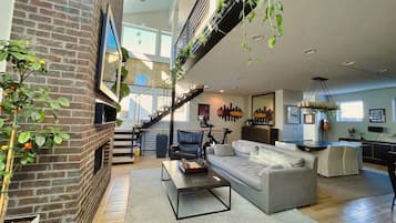 Smart TV, chimenea y videojuegos