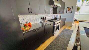 Refrigerador, microondas, horno y parrilla de estufa