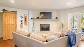 Smart TV, fireplace, video games