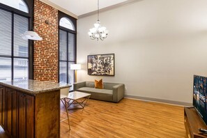 Lobby - Historic Charm: Walk to Bourbon/French Quarter (New Orleans)