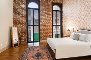 1 bedroom, iron/ironing board, WiFi, bed sheets - Hidden Gem – Steps to French Quarter Food & Fun (New Orleans)