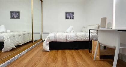 Montrose Double Bed Room close to City