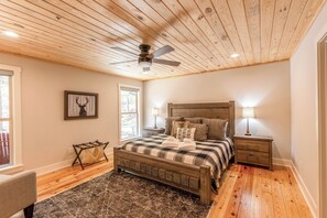 3 bedrooms, iron/ironing board, travel cot, free WiFi