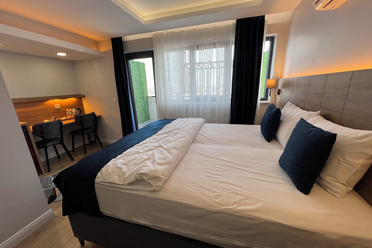 1 bedroom, premium bedding, down duvets, desk