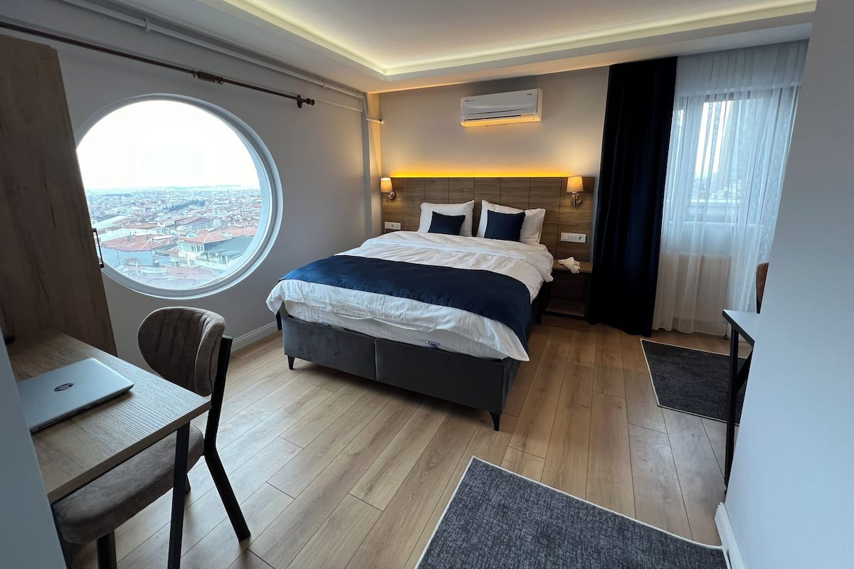 1 bedroom, premium bedding, down duvets, desk