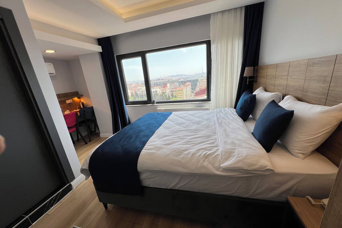 1 bedroom, premium bedding, down duvets, desk