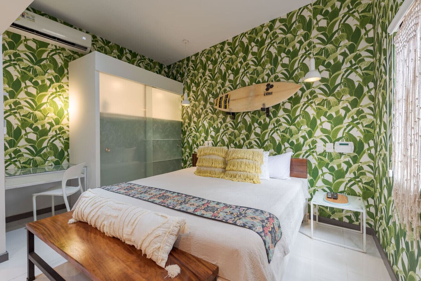 1 habitación, escritorio, tabla de planchar con plancha y wifi 