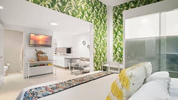 1 bedroom, desk, iron/ironing board, WiFi