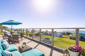 Outdoor dining - Bodega Bay Oasis  - Wine Tastings Included (Bodega Bay)