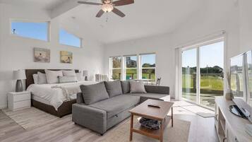3 bedrooms, iron/ironing board, travel crib, WiFi (free)