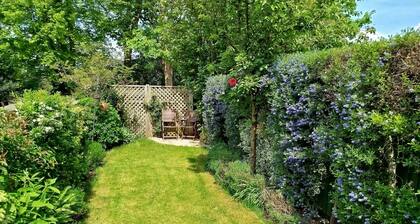 Beautiful 3 bed, 2 bath cottage in Ascot with off road parking. Great location!