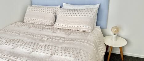 1 quarto, escrivaninha, Wi-Fi de cortesia, roupa de cama