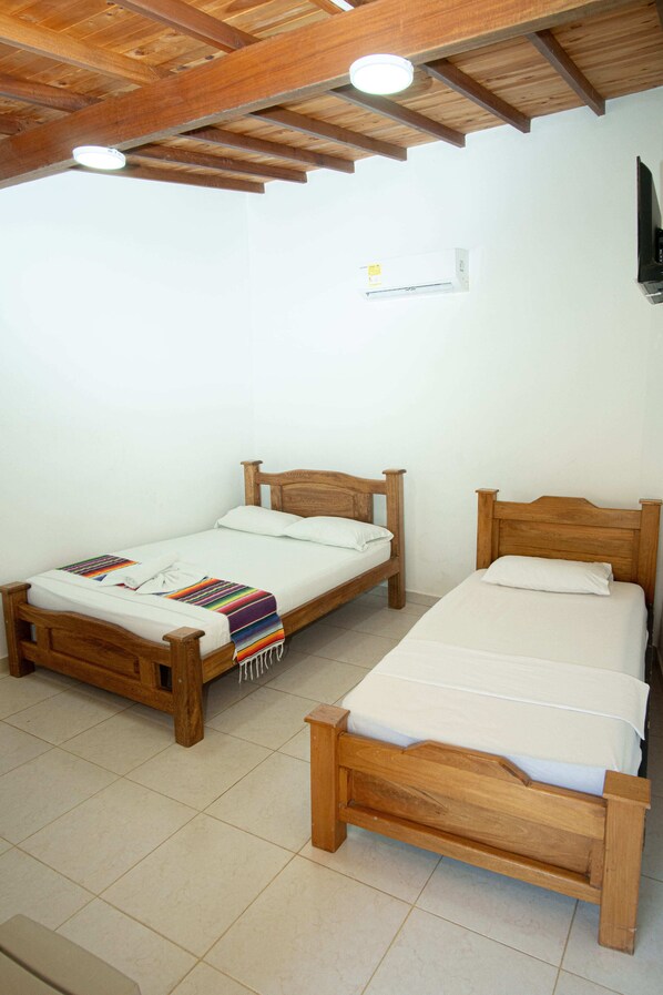 1 habitación, wifi y ropa de cama