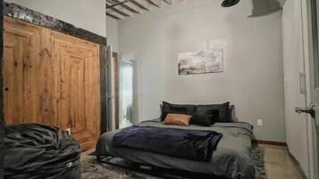 1 bedroom, in-room safe, free WiFi, bed sheets