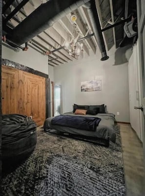 1 bedroom, in-room safe, free WiFi, bed sheets