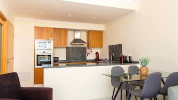 Réfrigérateur, micro-ondes, four, lave-vaisselle