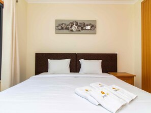 1 chambre, fer et planche à repasser, accès Internet, draps fournis