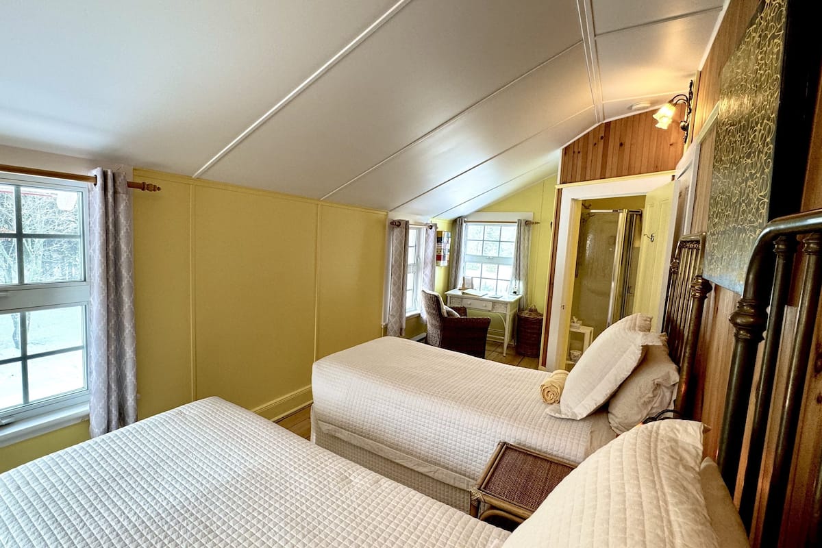 Traditional-Zweibettzimmer, Gartenblick