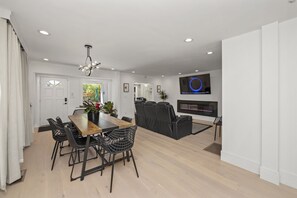 Dining - 2BR Home in Menlo Park Near Stanford University! (Menlo Park)