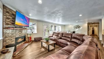 TV, fireplace, stereo
