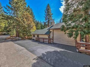 Exterior - Zephyr Cov 5BR4BA -Pool,Spa,Steam Rm,5 Min 2 Ski (Zephyr Cove)