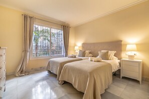 3 bedrooms, desk, iron/ironing board, travel crib - Elegant Golf Apt, Peace, Pool, Panoramic Views (Benahavís)