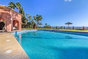 Pool - Elegant Golf Apt, Peace, Pool, Panoramic Views (Benahavís)
