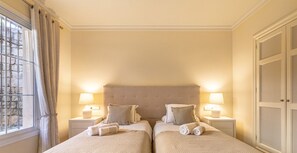 3 bedrooms, desk, iron/ironing board, travel cot - Elegant Golf Apt, Peace, Pool, Panoramic Views (Benahavís)