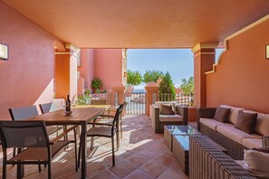 تناول الطعام بالخارج