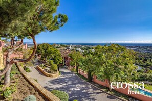 Property grounds - Elegant Golf Apt, Peace, Pool, Panoramic Views (Benahavís)