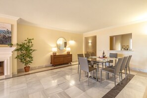 Dining - Elegant Golf Apt, Peace, Pool, Panoramic Views (Benahavís)