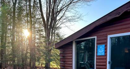 Secluded Log Cabin on 10 acres
