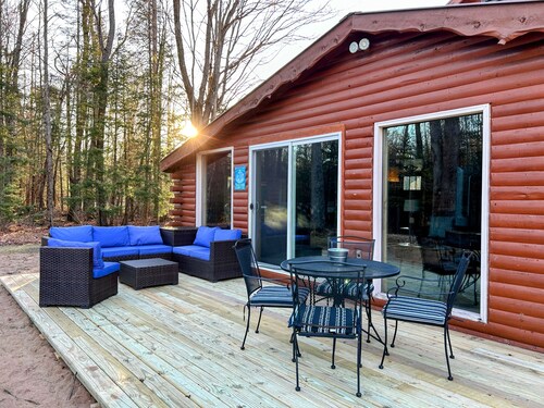 Secluded Log Cabin on 10 acres