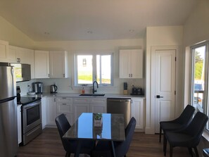 Fridge, microwave, oven, stovetop - Cheerful 3 Bedroom Cottage with Views of the Caves and private Hot tub (West Quaco)