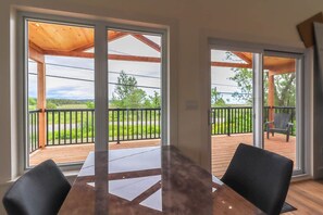 Interior - Cheerful 3 Bedroom Cottage with Views of the Caves and private Hot tub (West Quaco)