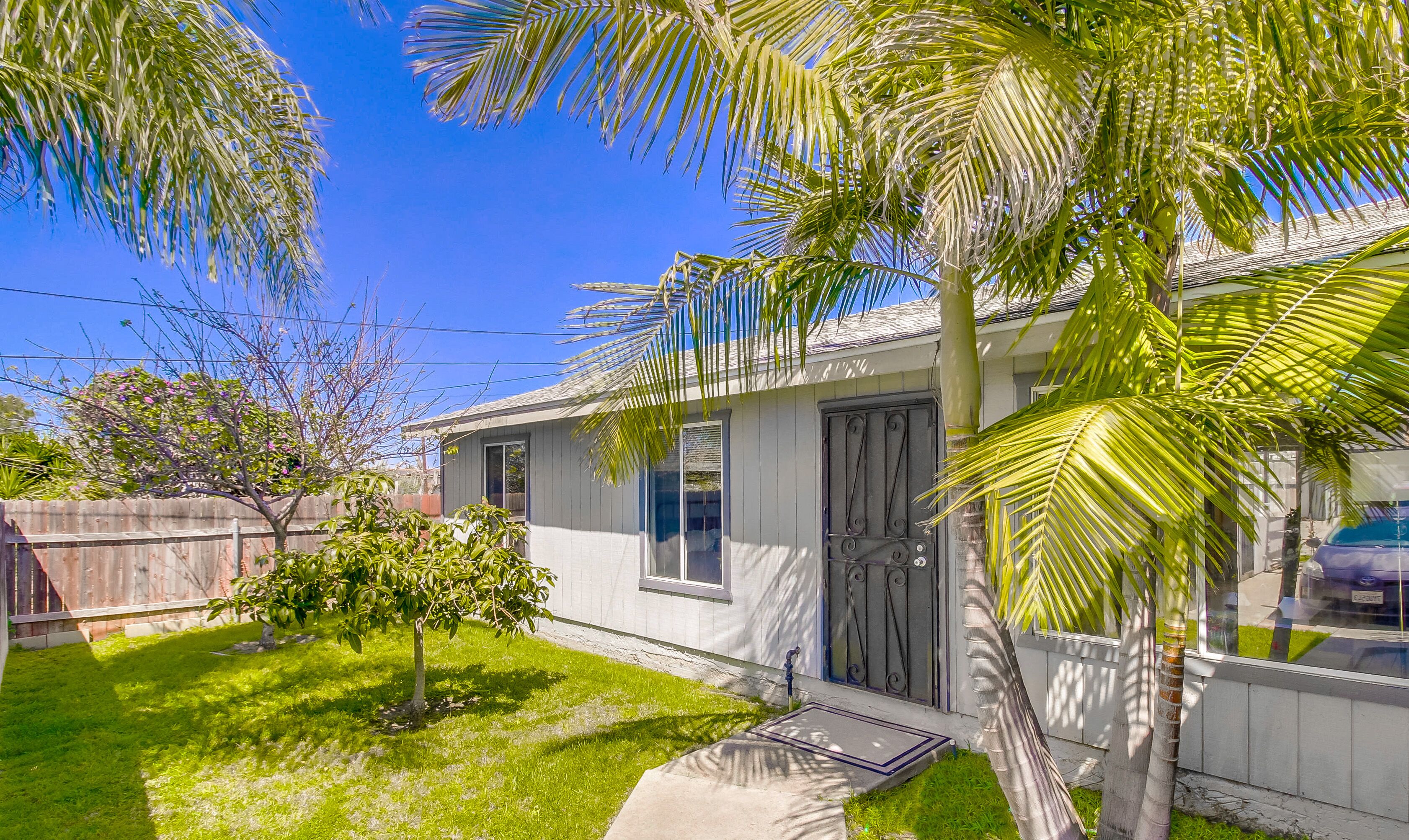 Spacious 3-BR Home 5-Min to Beach w Gated Yard, Parking, King Bed, Ranch-Style