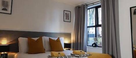 2 Schlafzimmer, Schreibtisch, Bügeleisen/Bügelbrett, WLAN