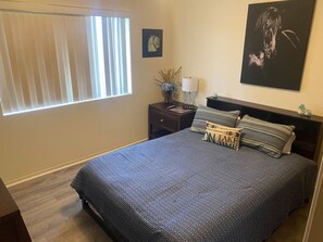 3 bedrooms, desk, iron/ironing board, free WiFi