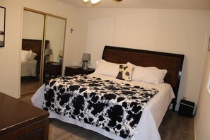 3 Schlafzimmer, Schreibtisch, Bügeleisen/Bügelbrett, kostenloses WLAN