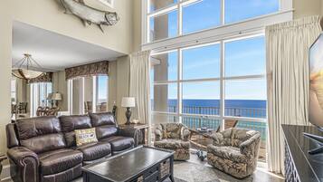 Smart TV, DVD player, books, stereo