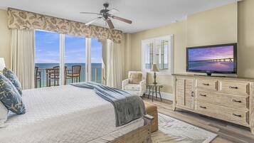 4 bedrooms, desk, iron/ironing board, travel cot